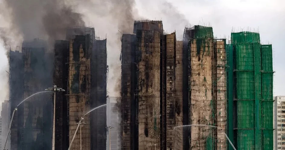 হংকংয়ের বহুতল ভবনে আগুন; নিহত বেড়ে ৪৪, নিখোঁজ ২৭৯