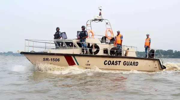 মা ইলিশ রক্ষায় চাঁদপুরে নৌ পুলিশের অভিযানে ২৪ জেলে আটক