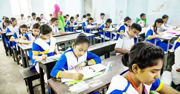 একটা ভুল পথ বেছে নিলে প্রজন্ম হারাবে উদ্ভাবনী শক্তি! মুখস্থ বনাম বিশ্লেষণী শিক্ষা