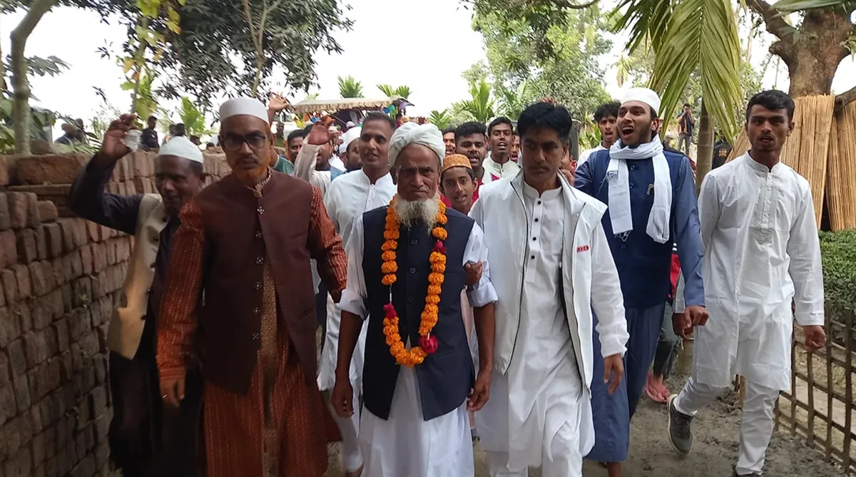 ৪০ বছর ইমামতির শেষ দিনে রাজকীয় বিদায়