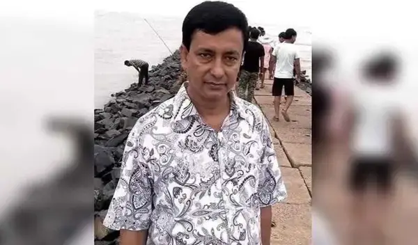 পাবনায় স্কুলের প্রধান শিক্ষক ভারতীয় নাগরিক সুখ রঞ্জন