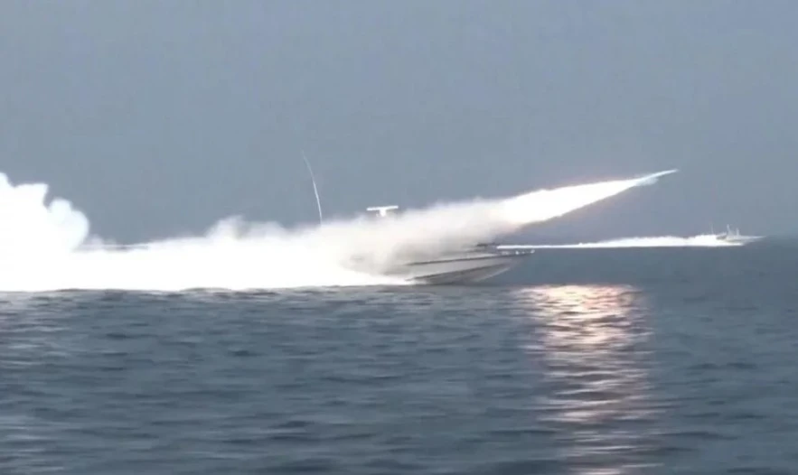 সমুদ্রের নিচে থাকা মিসাইলের সুড়ঙ্গ উন্মোচন করল ইরান