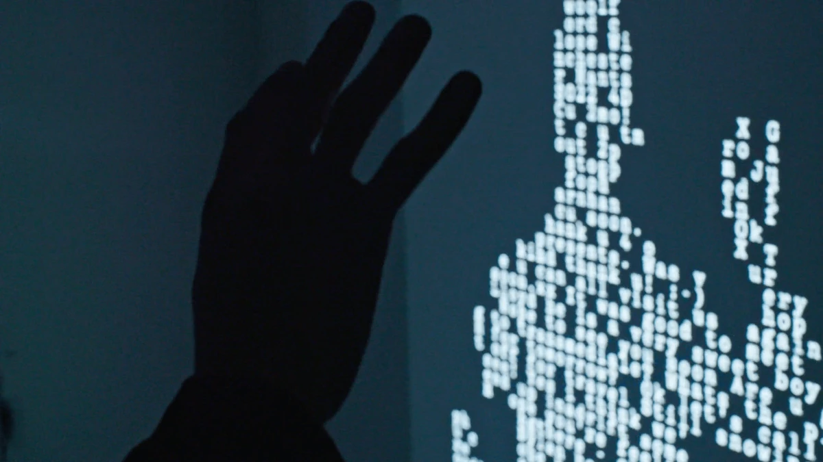 এক ক্লিকেই নিজেকে বিক্রি করছেন আপনি? জেনে নিন 'Data Shadow'-এর লুকানো ফাঁদ!