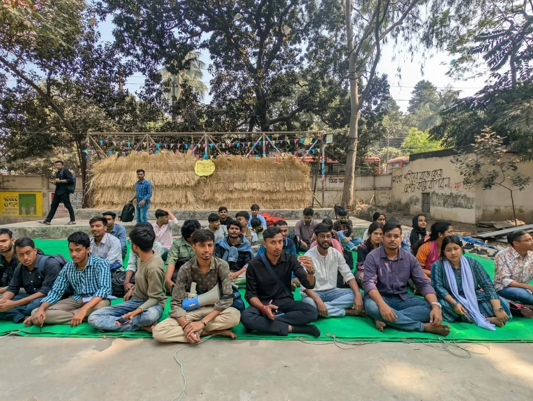 জবিতে কেন্দ্রীয় মন্দির স্থাপনের দাবিতে অবস্থান কর্মসূচি