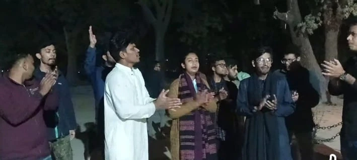 গুলিবিদ্ধ জাবের ও আন্দোলনরত শিক্ষার্থীদের ওপর হামলার প্রতিবাদে জাবি ছাত্রশক্তির বিক্ষোভ