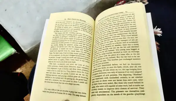 বিশ্বজুড়ে ঝড় তুলেছে সেলফ-হেল্প বই, যা জীবনকে নতুন দিশা দেখাচ্ছে !