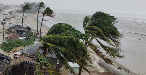 যেসব অঞ্চলে ৮০ কিলোমিটার বেগে ঝড়ের আশঙ্কা বজ্রসহ বৃষ্টি হতে পারে