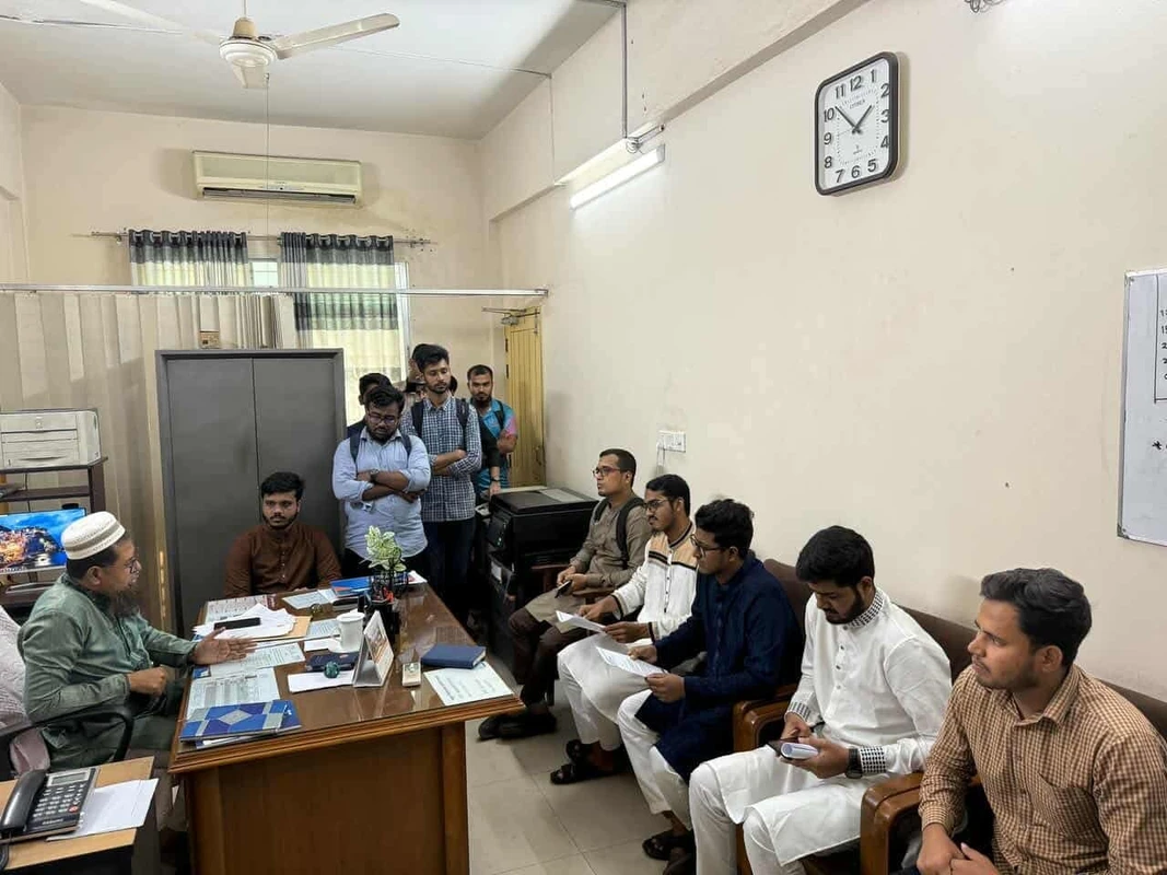 পূর্ব ঘোষিত তারিখে জকসু নির্বাচনের দাবিতে জবি শিবিরের স্মারকলিপি প্রদান