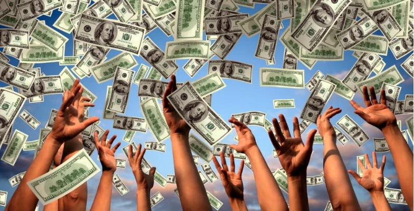 এক গ্রাম থেকে লটারি জিতলেন ২১ বন্ধু প্রত্যেকে পাবেন ৮৪ কোটি টাকা