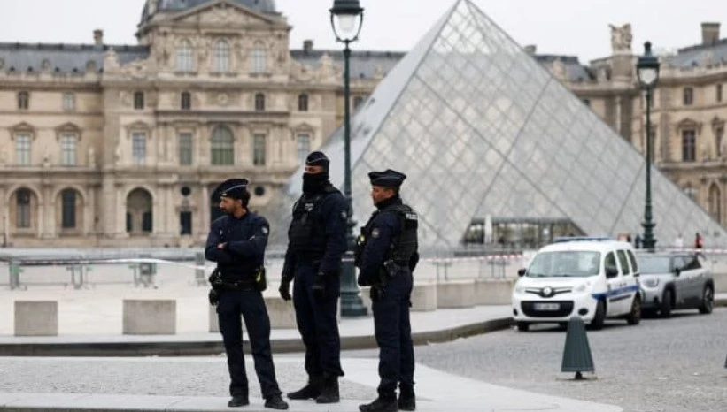 ল্যুভর মিউজিয়ামে চুরির ঘটনায় দুই অভিযুক্ত আটক