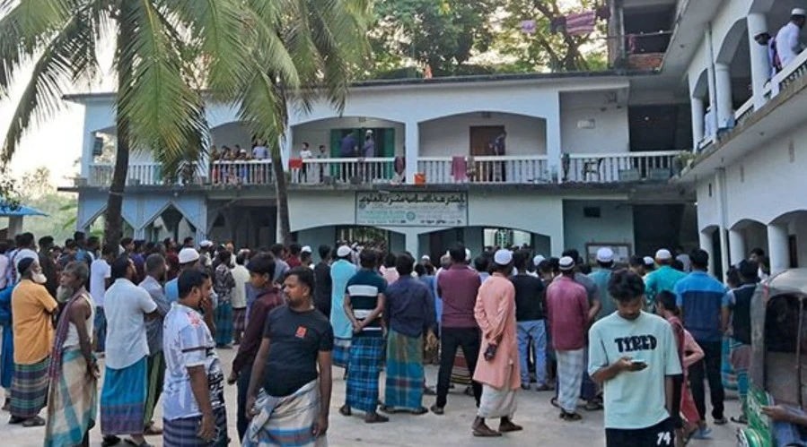 নোয়াখালীতে ঘুমন্ত মাদরাসা ছাত্রকে জবাই করে হত্যা