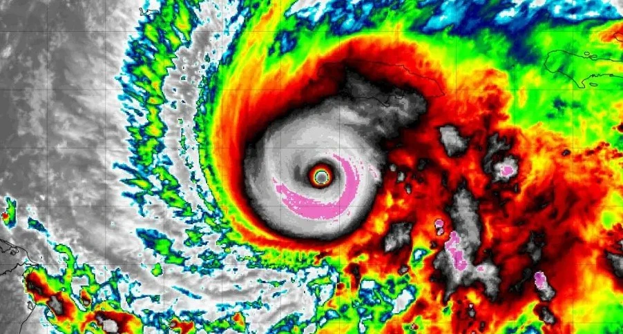 জ্যামাইকার দিকে ধেয়ে আসছে শতাব্দীর সবচেয়ে ভয়াবহ ঘূর্ণিঝড় মেলিসা