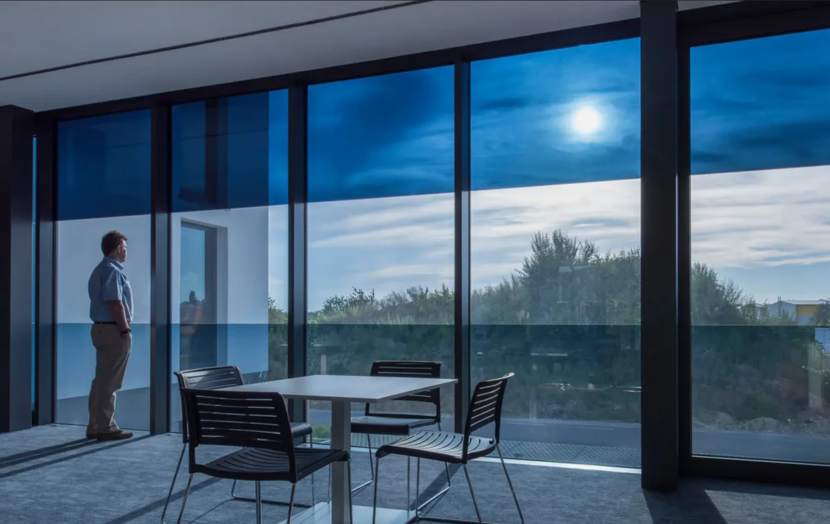 জানালা বদলালেই বদলাবে বিদ্যুৎ বিল,স্মার্ট গ্লাস উইন্ডোজের নতুন যুগ!