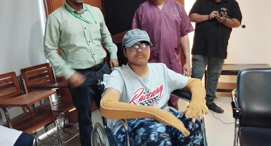 ৯৭ দিন পর বাড়ি ফিরেছে মাইলস্টোন দুর্ঘটনায় দগ্ধ নাভিদ