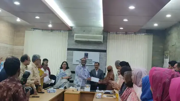 অসচ্ছল নারী শিক্ষার্থীদের আর্থিক সহায়তা দিল ঢাবি