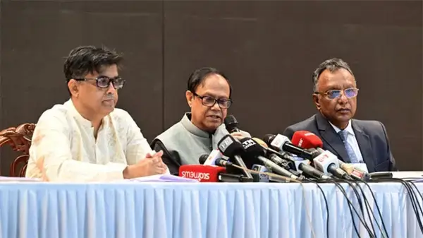 নগদের ২০০০ কোটি টাকা আত্মসাৎ, পুরোনো ম্যানেজমেন্টের বিরুদ্ধে আইনি লড়াইয়ে বাংলাদেশ ব্যাংক