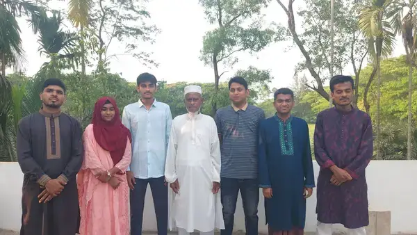 ছোট গ্রামের বড় স্বপ্নপূরণ: শিক্ষক বাবার ছয় সন্তানই ঢাবিতে