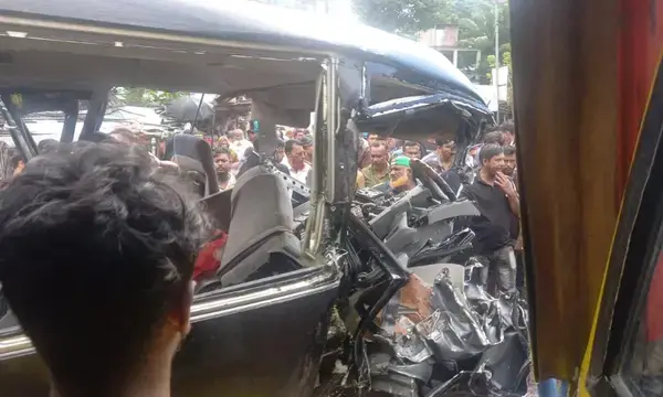 র‌্যাবের মিনিবাস ও যাত্রীবাহী বাসের সংঘর্ষে নিহত ১, গুরুতর আহত ৩৪ জন