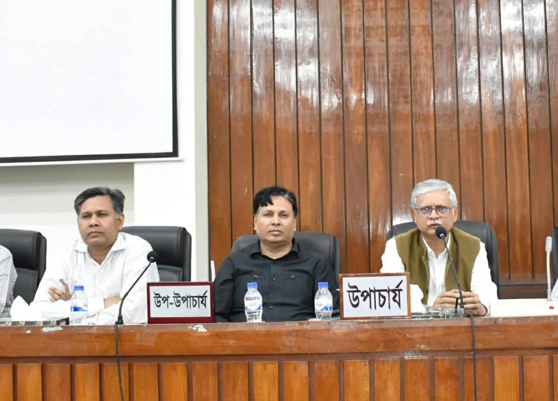 'গত দেড় বছরে দুজন ভাই পেয়েছি'; ২ প্রোভিসি'কে রাবির সাবেক ভিসি