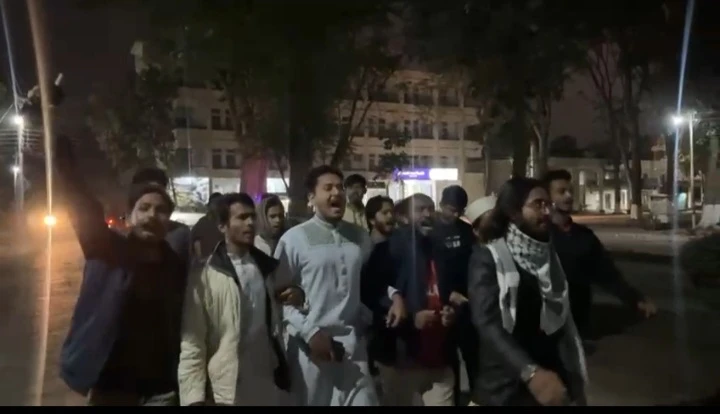 যমুনায় ইনকিলাব মঞ্চের জুমা-জাবের ও রাকসু জিএস আম্মারের ওপর হামলাঃ রাকসুর বিক্ষোভ