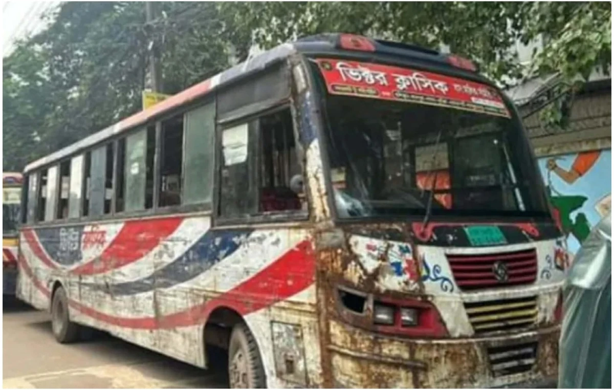 'ভিক্টর ক্লাসিক' বাসে জবি শিক্ষার্থীর স্ত্রী কে  ধর্ষণের হুমকি, আটক ২