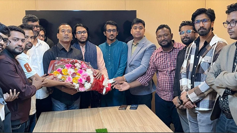 শেষ সময়ে ৬০ নেতাকর্মীর এক সাথে ছাত্রদলে যোগদান