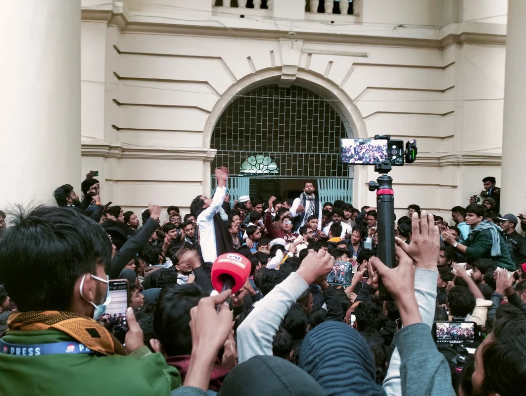জকসু নির্বাচন স্থগিতের প্রতিবাদে বিক্ষোভ