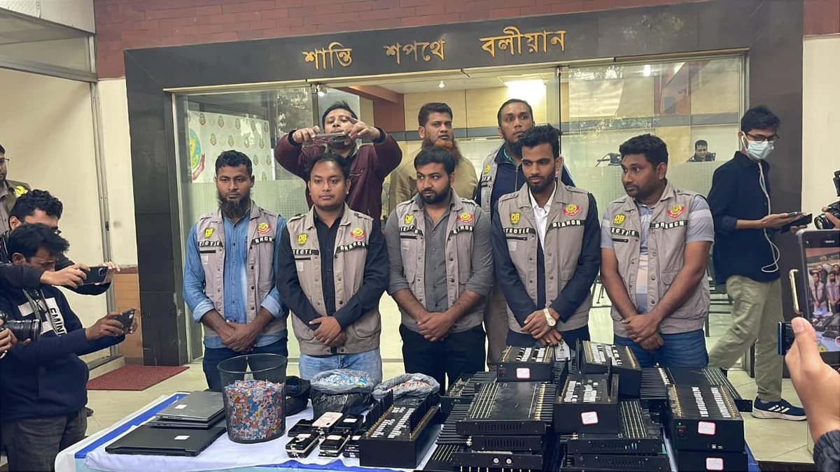৫০ হাজার সিম ও ভিওআইপি সামগ্রী উদ্ধার, পাঁচ চীনা নাগরিকসহ ৮ জন গ্রেফতার