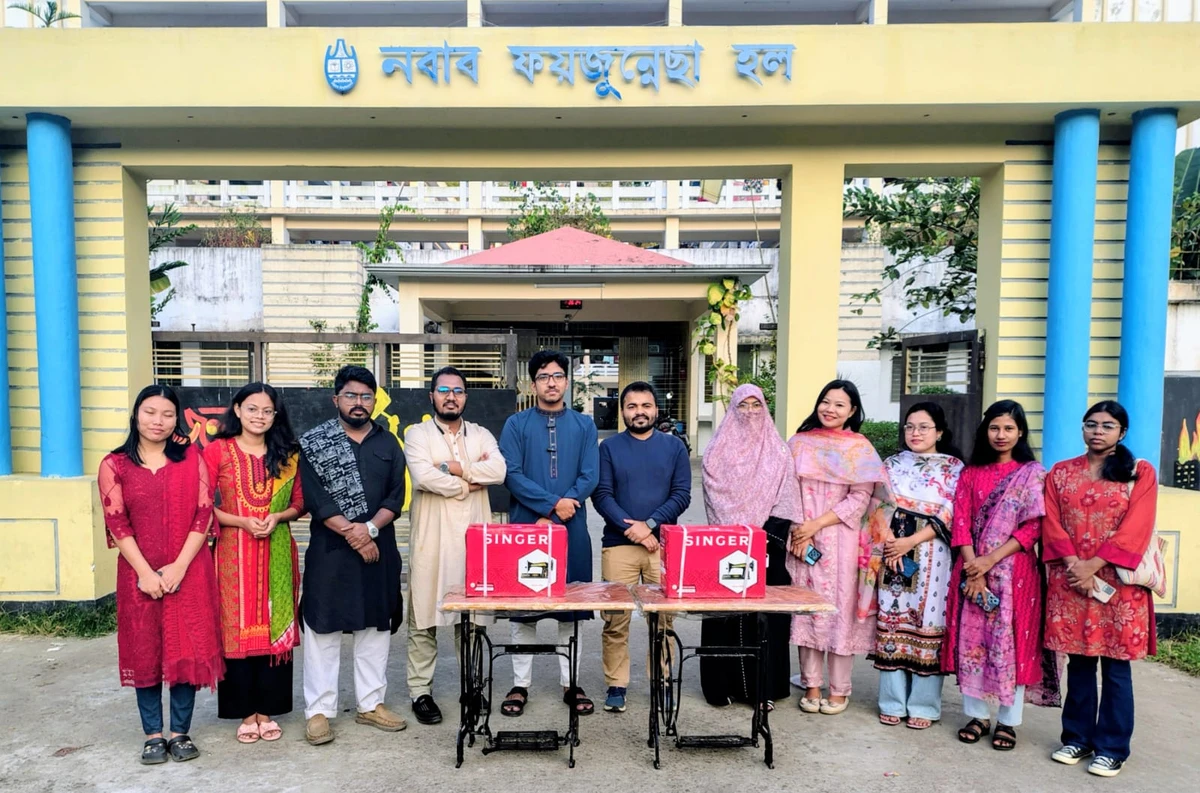 চবির ছাত্রী হলে সেলাই মেশিন দিল চাকসু নেতারা