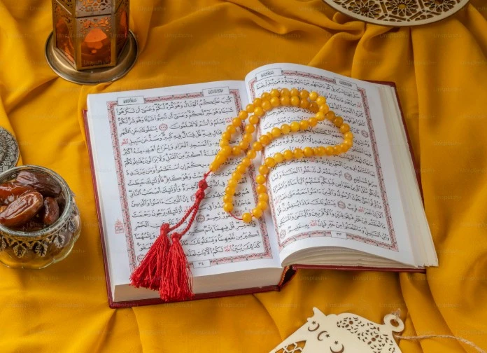 সুরা ফালাক বাংলা উচ্চারণ ও অর্থসহ