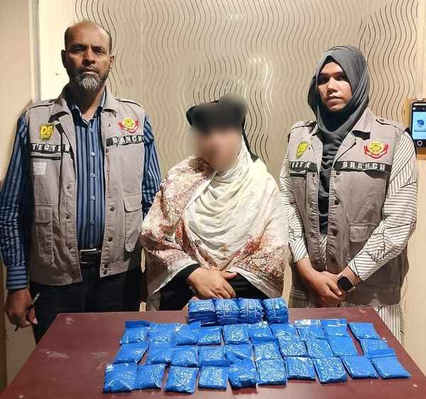 দশ হাজার পিস ইয়াবাসহ মাদক ব্যবসায়ী  নারী গ্রেফতার