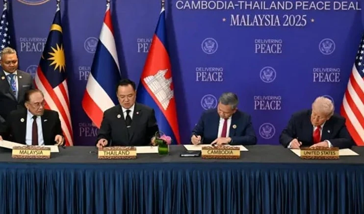 ডোনাল্ড ট্রাম্পের উপস্থিতিতে থাইল্যান্ড-কম্বোডিয়া যুদ্ধবিরতি স্বাক্ষর