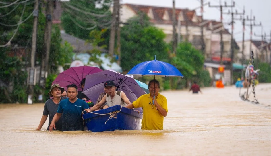 থাইল্যান্ডে আকস্মিক বন্যায় নিহতের সংখ্যা বেড়ে ৩৩