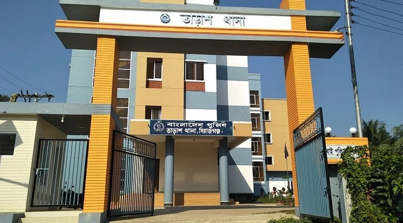 তাড়াশে মাদ্রাসা শিক্ষকের কাছ থেকে দুম্বার মাংস ছিনতাই