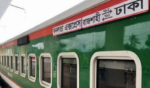 বিমানবন্দর রেলস্টেশনে ট্রেন থেকে বিপুল পরিমাণ অস্ত্র ও গুলি উদ্ধার