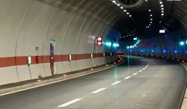 কর্ণফুলী টানেলে বাস দুর্ঘটনায় পাঁচজন যাত্রী আহত