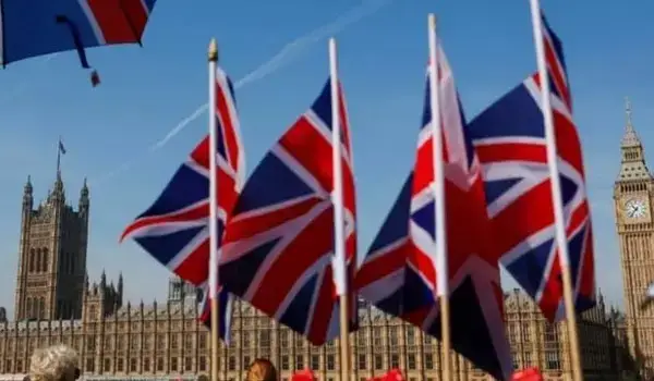 যুক্তরাজ্যে আরও কঠোর হচ্ছে অভিবাসীদের স্থায়ী বসবাসের শর্ত