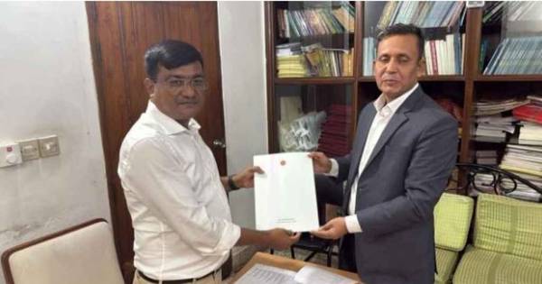 খালেদা জিয়া ও তারেক রহমানকে প্রধান উপদেষ্টার দাওয়াত
