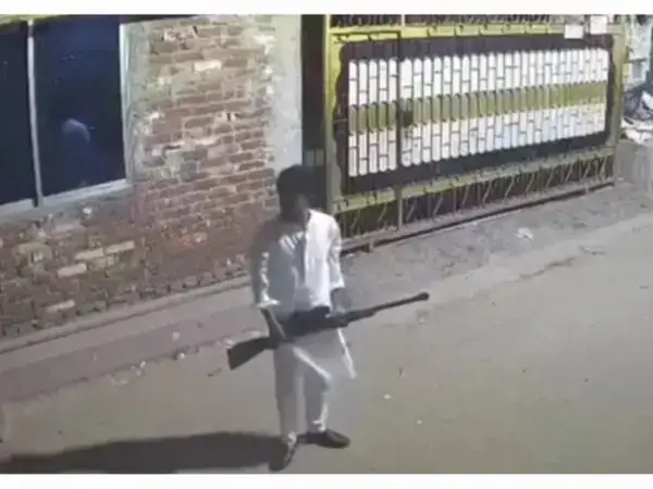 ভাটারায় প্রকাশ্যে আগ্নেয়াস্ত্র প্রদর্শনের ঘটনায় অভিযুক্ত যুবক গ্রেফতার