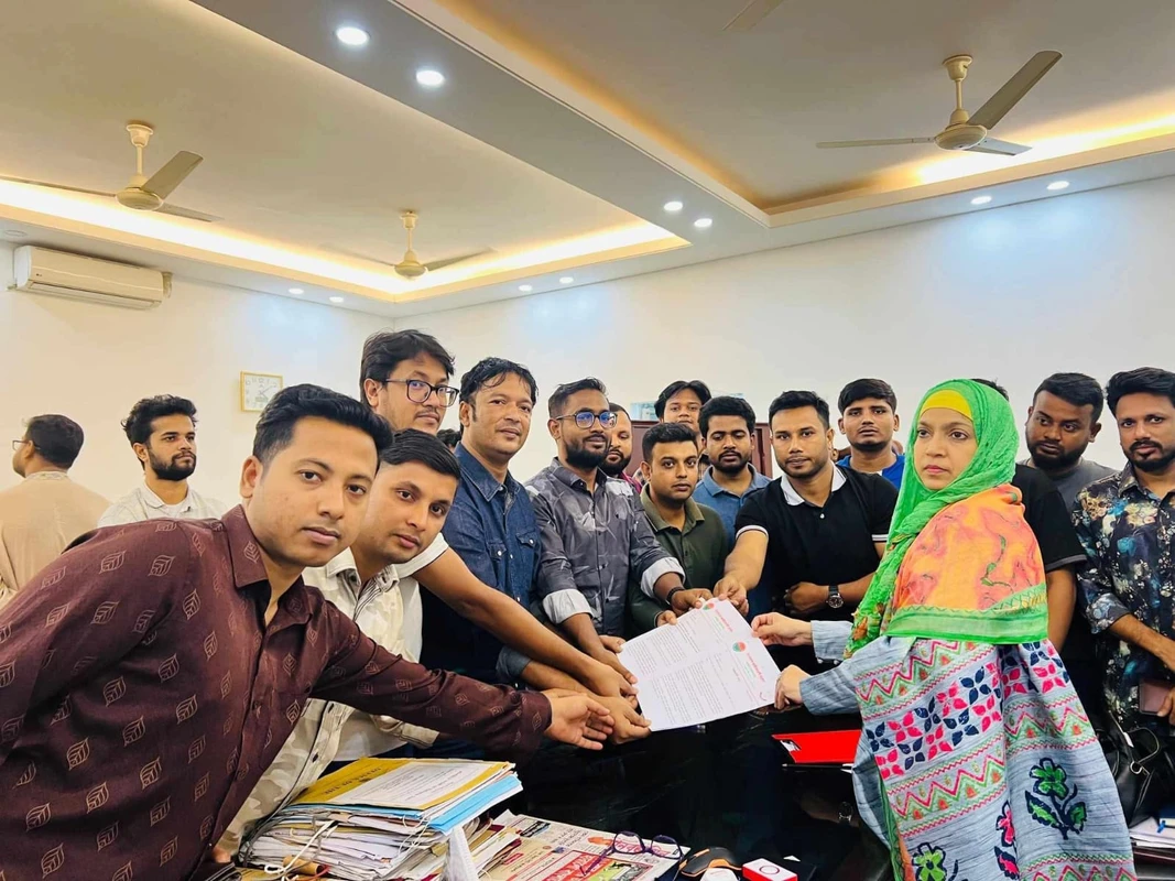 সম্পূরক বৃত্তিসহ ৩ দাবির অগ্রগতি জানতে চেয়ে জবি ছাত্রদলের স্মারকলিপি