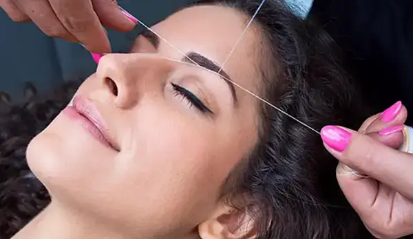 পার্লারে ভ্রু প্লাক এর মাধ্যমে  অজান্তেই শরীরে বাসা বাঁধতে পারে প্রাণঘাতী সংক্রমণ