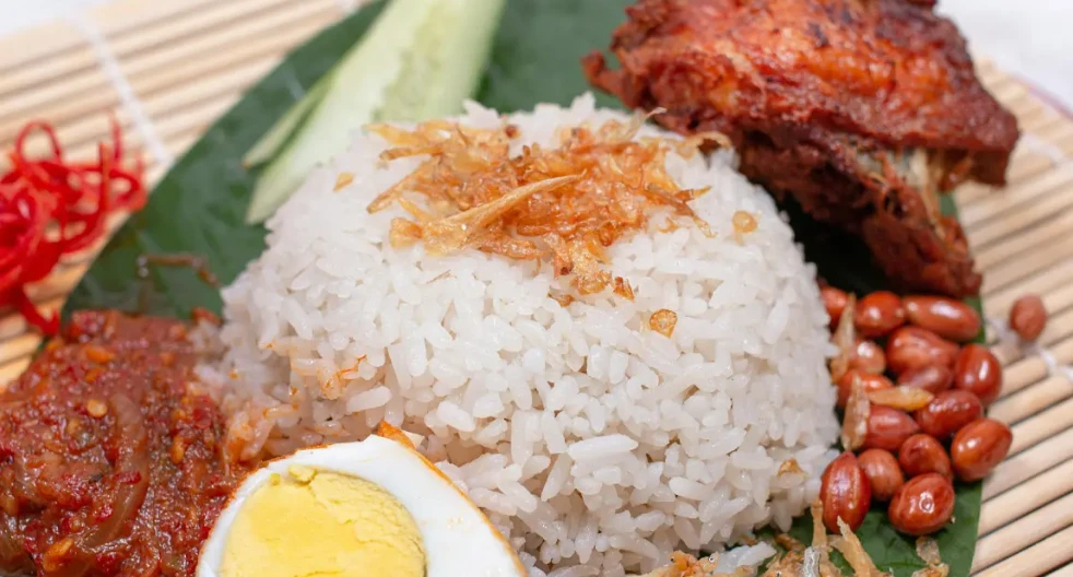 নাসি লেমাক: মালয়েশিয়ার জাতীয় খাবারের ইতিহাস ও রহস্য